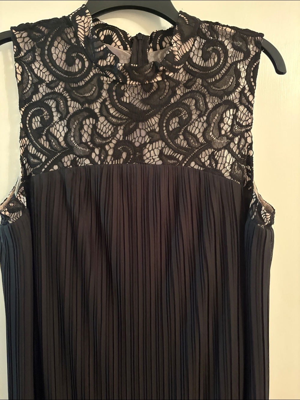 🖤 Pleated Sleeveless Dress